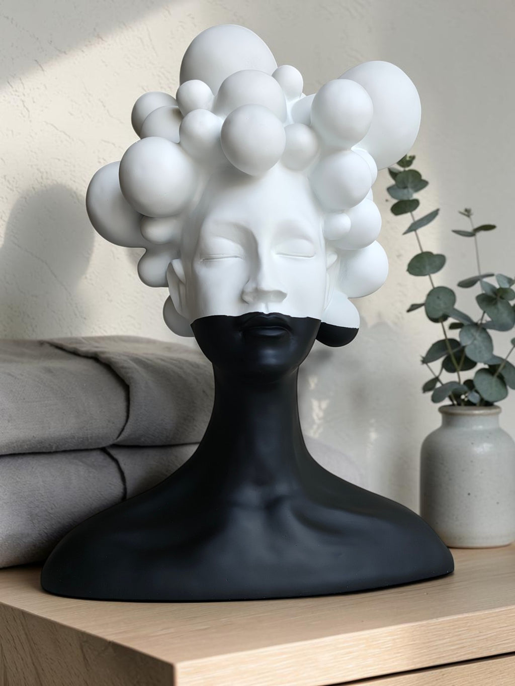 Dreaming Cloud Woman Bust Large-Bubble Hair Lady