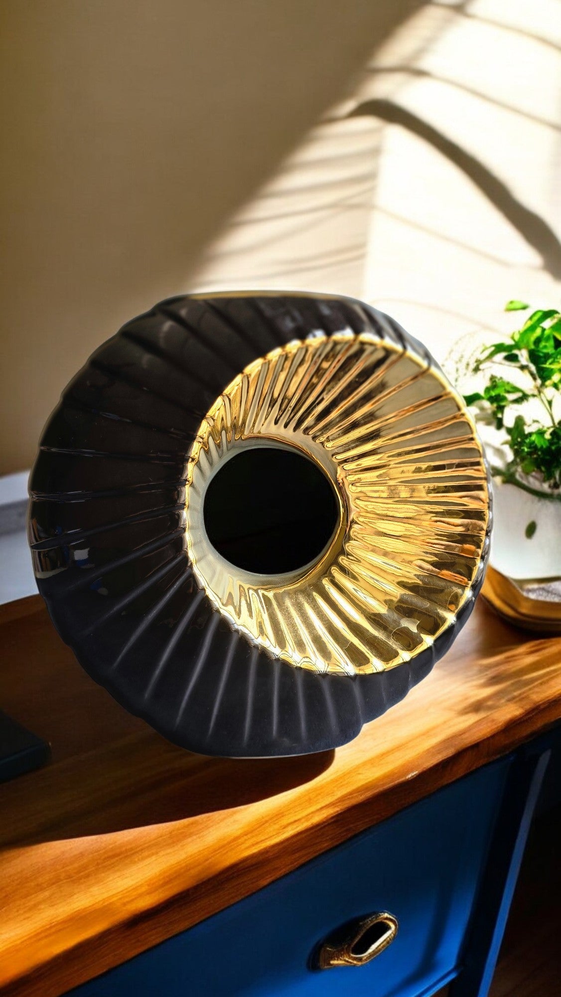 Black & Golden Ceramic Premium Circular Vase