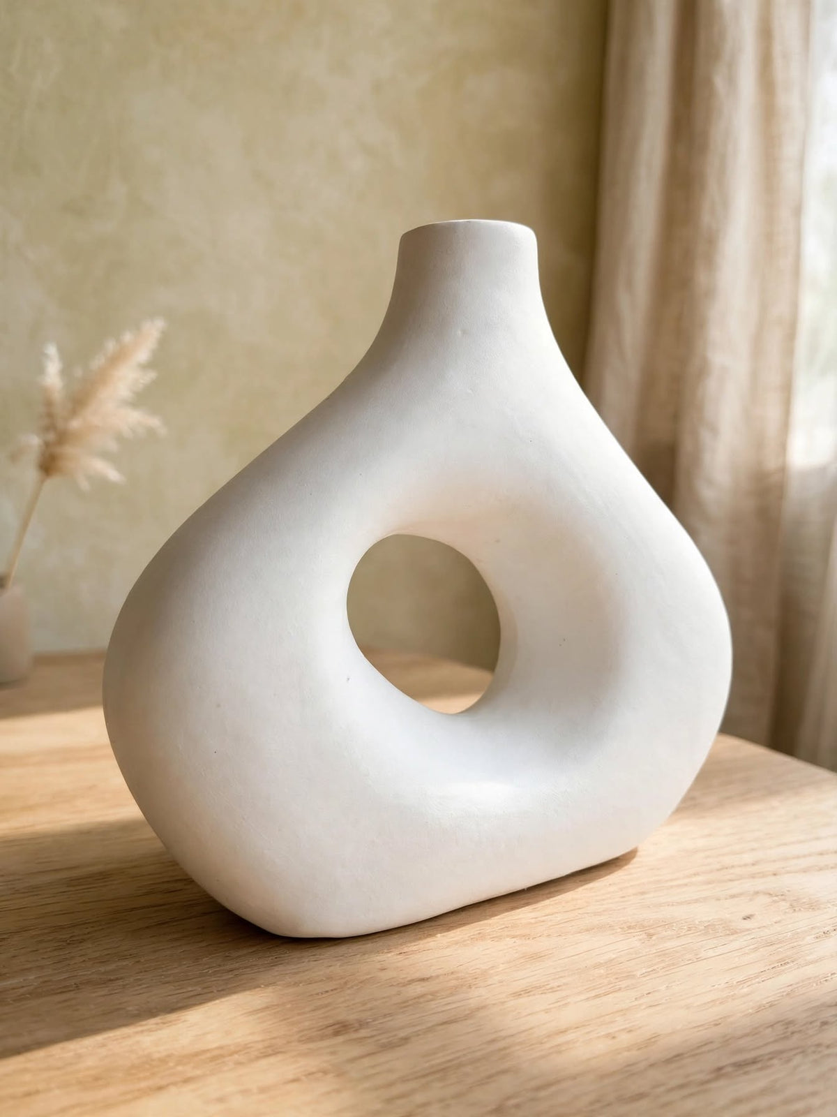 AIRA - Minimalist Nordic Donut Vase