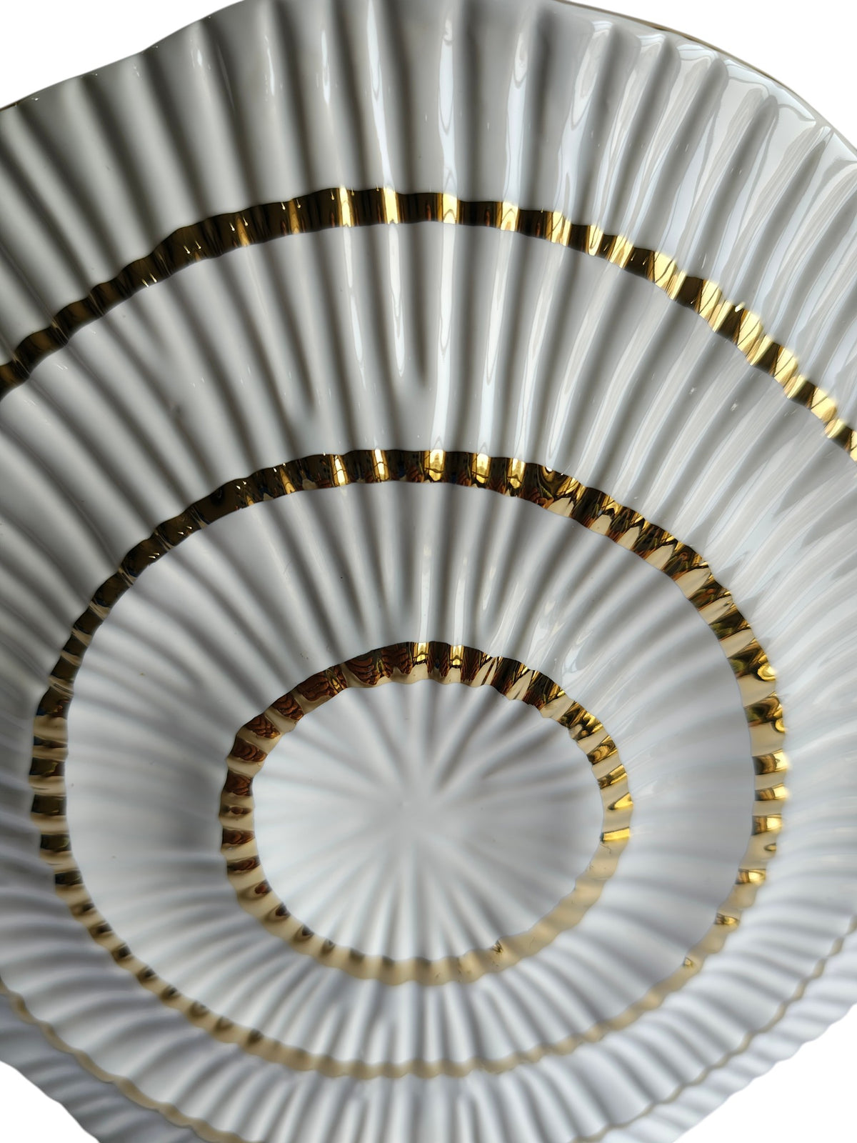 White & Golden Shell Shaped Vase